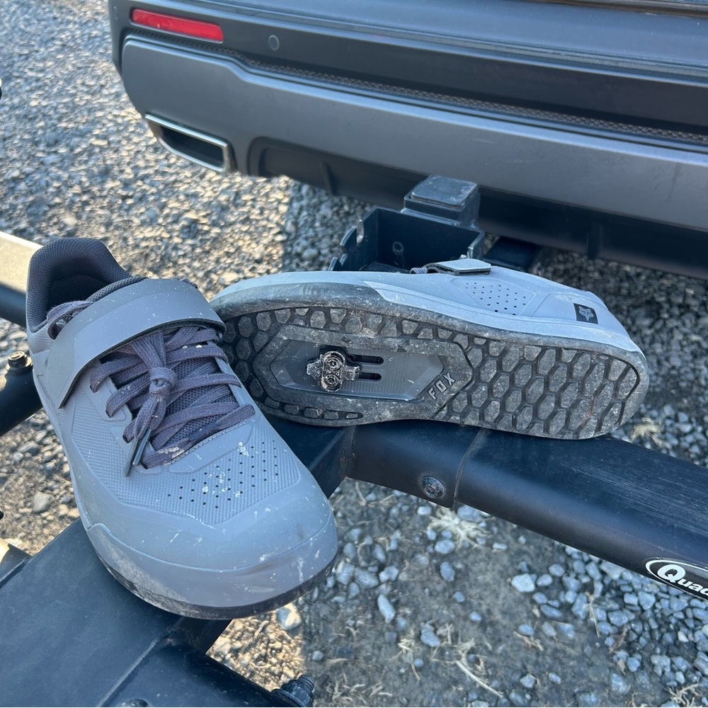 Fox Men’s Gray Cycling Shoes with Oneup pedals. Sold as a set. Size 11